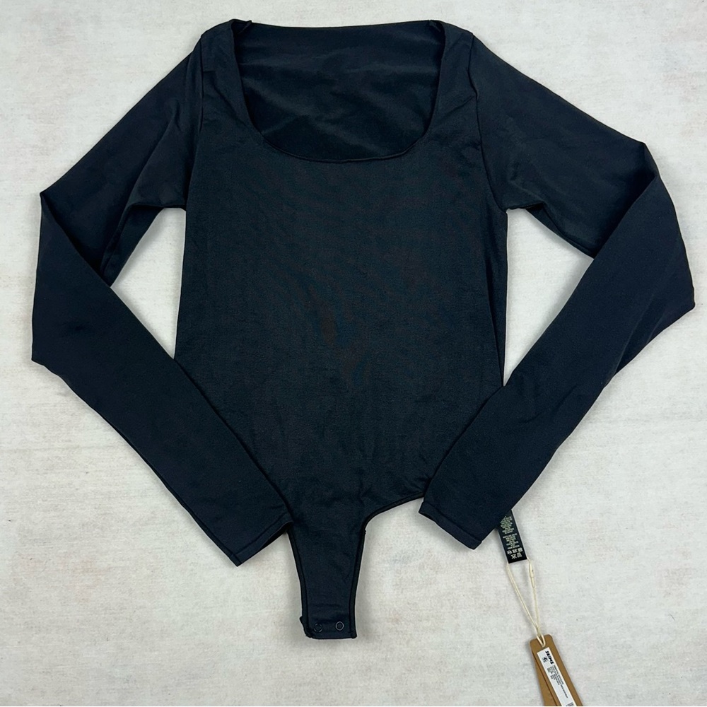 SKIMS Essentials Long Sleeve Scoop Neck Bodysuit Onyx Size S/M
